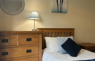 Holthart Town-House, Great for Groups, Families, Pets & Contractors - Photo 4