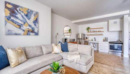 Studio Bliss Dual-Queen Stay in Vibrant Alberta - Photo 2