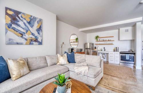 Studio Bliss Dual-Queen Stay in Vibrant Alberta - Photo 2