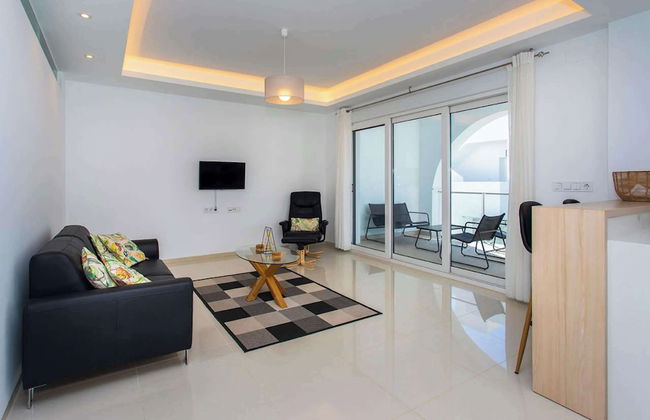 Sunset Paradise - Sleeps 4, Pool, Terrace & Views - Foto 6