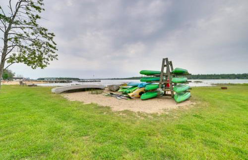 Sandy Beach and Sunset Views Cedarville Cabin 3! - Foto 29