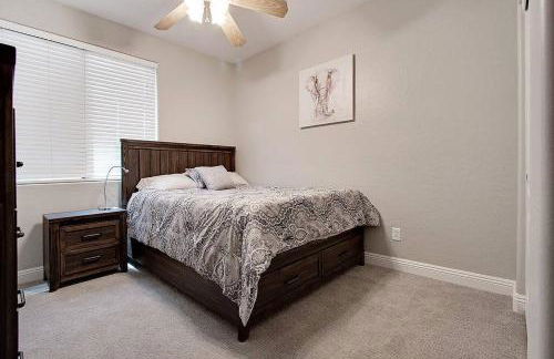 HOLLYHOCK - Pet-Friendly 4BR Heated Pool & Near Golf - Foto 19