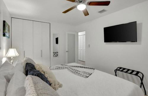 Relaxing Retreat 2BR Oasis with Pool and Outdoor BBQ - Foto 17