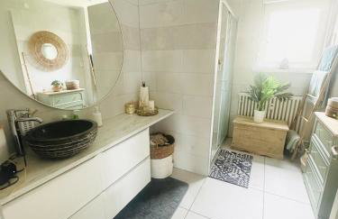 Charming and Cozy Apartment - Photo 5