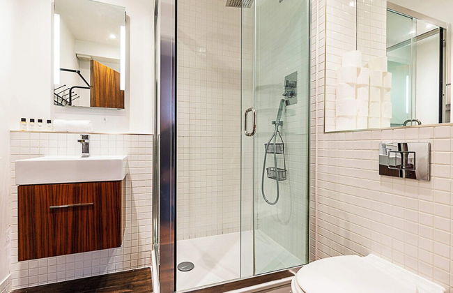 Modern Haven With Terrace View & Urban Charm - Foto 3