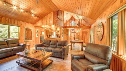 Pembine Cabin with Expansive Yard, Fire Pit and Grill! - Foto 3