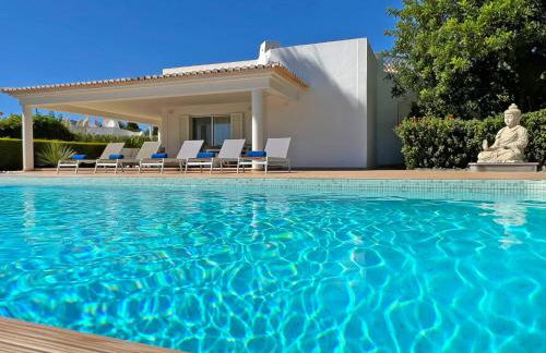 Stunning 4-Bedroom Villa With Pool - Perfect For Families - Foto 1