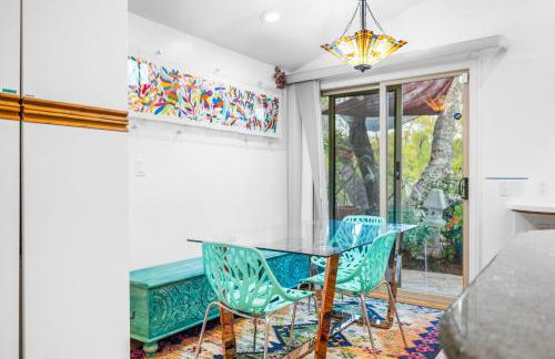 Nature-Inspired Stay with Pool, Fire Pits and More - Foto 39