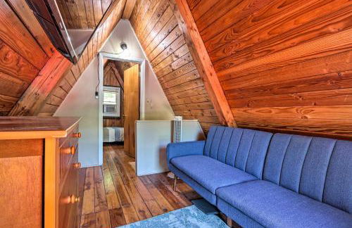 Lakefront Rocky Mount Cabin with Dock and Kayaks! - Foto 15