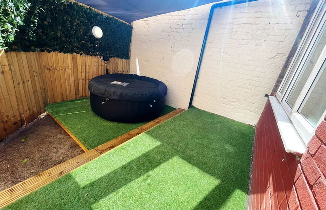 Spacious 2-bed Apartment With Hot tub and Parking - Foto 16