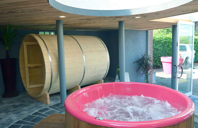 Superb House for Family Group with Swimming Pool, Sauna, Hot Tub, Billiards - Foto 31