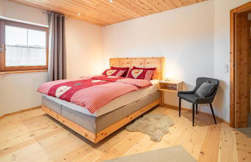 Luxus Chalet im Allgäu - Zirbenholz Schlafzimmer - Terrasse mit Bergblick - Infrarotkabine - Photo 1