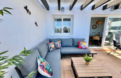 Stunning apartment with a beautiful pool/lake view - Foto 14