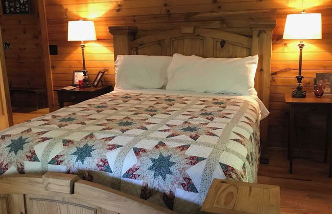 Deer Haven by Avantstay Cabin w/ Pond, Waterfall - Photo 12