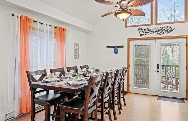 Mews Mountain House by Avantstay Walk to Beach, Hot Tub, Game Room - Foto 13