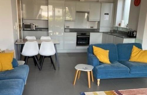 LIKONI 3 by BOURNECOAST - A Modern Apartment with SEA VIEWS, Patio and Parking - FM6193 - Foto 7