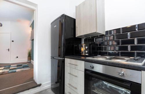 Spacious 4BR Home in Gateshead Sleeps 8 with FREE Parking - Foto 15