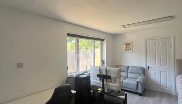 Private Studio Flat in Harrow - Photo 4