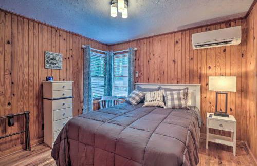 Waterfront Lake Martin Home with Grill and Beach! - Foto 11