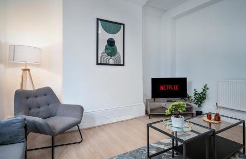 Anfield House - Liverpool Retreat 7 Bedroom Home - Photo 9