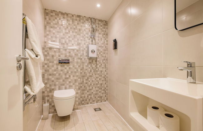 Leicester Square 3rd Floor Studio - Photo 32