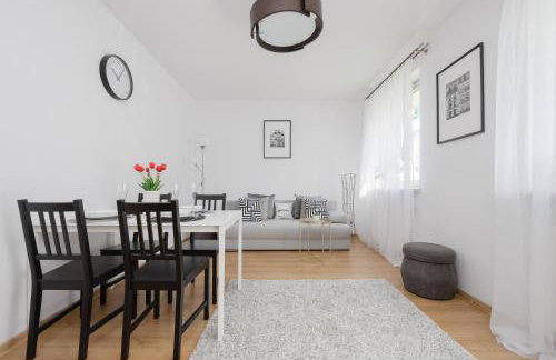 Apartament na Parterze z Parkingiem i Biurkiem do Pracy Zdalnej w Piasecznie by Noclegi Renters - Foto 10