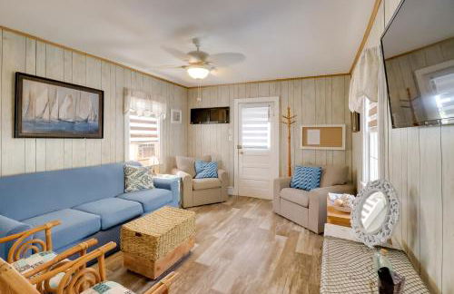 Deck and Indian River Bay Views Coastal Cottage - Foto 5