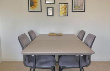 Bright 2-bedroom apartment with parking in Montrose - Photo 5