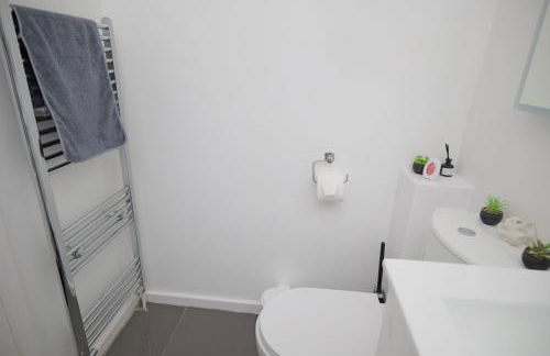 3 BR- King size bed, Netflix, Garden FREE Parking - Foto 21