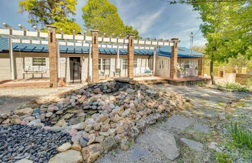 Charming Mountain Home Retreat Walk to Marina! - Foto 43