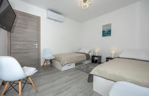 Luxury White Sails Villas with a Multi Sport Court and Sea View - Photo 56