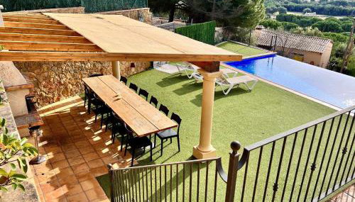 Casa Mas Ambros con piscina desbordante - Photo 2, sunbed