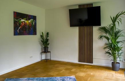 Groß, Modern, Zentrumsnah mit Parkplatz und Garten - Photo 13