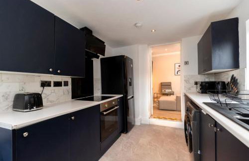 Bright & Comfortable 4-Bed Home 9 mins from Newcastle City Center - Free Parking - Foto 5