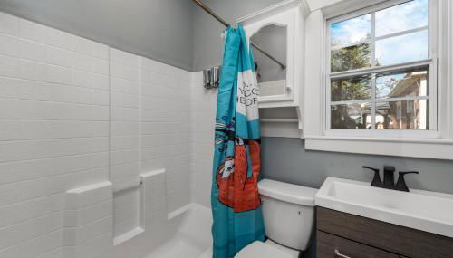 Comfy Studio with King Bed & Full Kitchen - Near Attractions - Foto 2