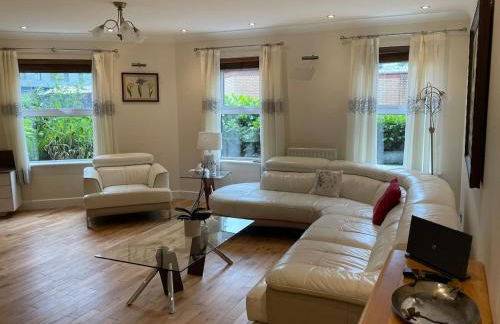 Central Woking - Photo 1