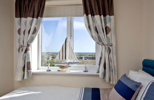 Steps From The Shore - Photo 11