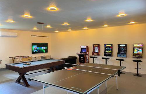 Log Cabin sleeps 20 with hot tub, EV Charger, firepit - Foto 9