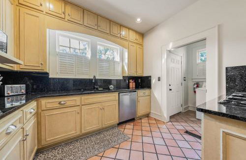 Group Getaway in a Grand Historic Home 15 minutes to Fort Benning Sleeps 10 - Foto 11