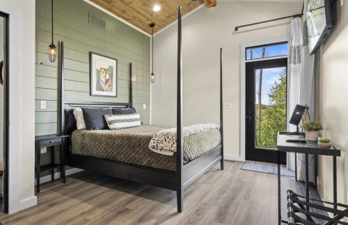 Luxury Hot-Tub WiFi - A Red River Barnhouse - Foto 21