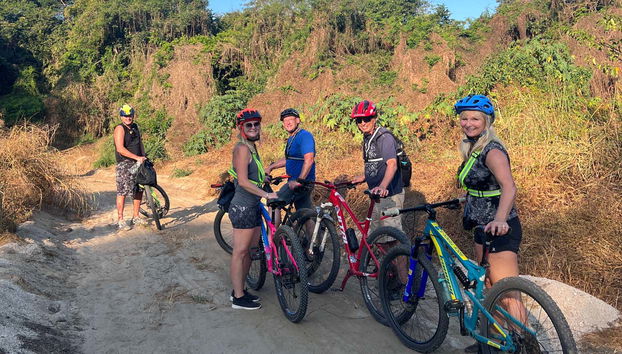 Seguindo um caminho de terra em Huatulco