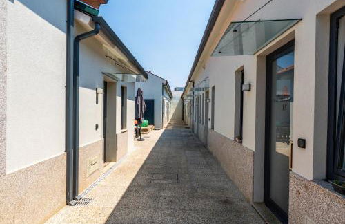 Authentic Studio with Terrace by HostWise - Foto 18