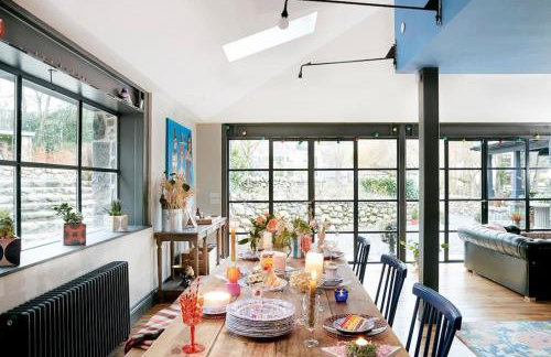 Ty Pandy Eclectic Luxury Family cottage Sleeps 8 adults and 2 children - Photo 53