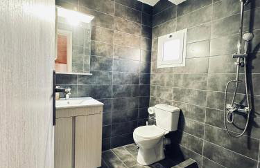 Boomers Attic Athens - Foto 26