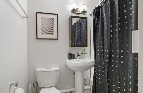 1BR Chic and Cozy Apartment in Chicago - Hyde Park 408 - Photo 10