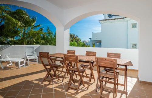 2044-Groundfloor with huge terrace and pools - Foto 1