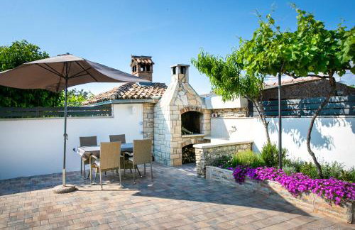 Adorable Holiday Home With Pool and Terrace - Foto 21