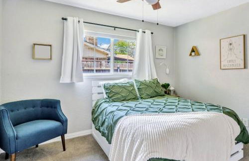 Jacuzzi & Pool House w/Game Room + Fire table - Foto 8