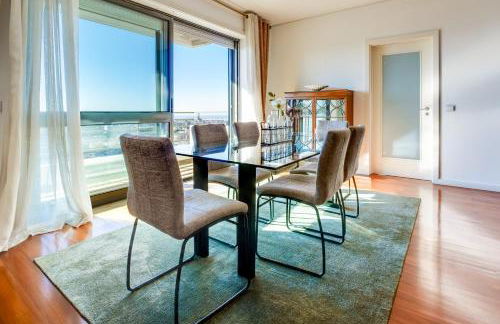 Skyview 2BR with Balcony and Garage - Foto 16