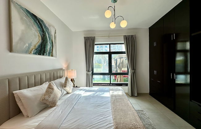 Lux BnB Travo Tower I Private Garden I Lake View - Photo 2